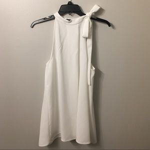 (1135). Theory white sleeveless top. Sz M